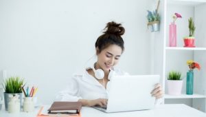 Bekerja dari rumah? Gunakan 6 tips berikut untuk video call yang lebih baik