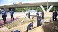 Antisipasi Potensi Banjir, Ditpam BP Batam Bersihkan Saluran Air di Sekitar Flyover Laluan Madani