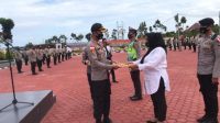 Kapolres Berikan Penghargaan kepada Personil Polres Bintan dan jajaran