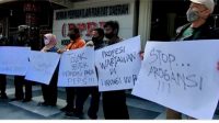 Rusdi Nurman Diduga Intimidasi dan Ancam Wartawan, Puluhan Awak Media Gelar Aksi di Depan Gedung DPRD Bukittinggi
