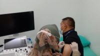 Wako Ramlan Ikuti Vaksinasi Covid-19 kedua di RSUD Bukittinggi