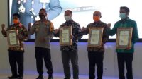 Walikota Pangkalpinang Terima Pin Emas dan Penghargaan Dari Kapolri