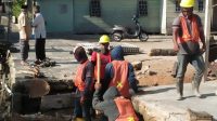Dinas PUPR Bangun Jalan Pelantar Yang Roboh Kemaren