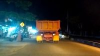 Truk Tanpa Plat Nomor Polisi Kembali Melakukan Aktivitas Penimbunan di Proyek Penanganan Banjir Sei Jang