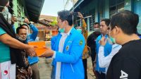 Jemput Kemenangan Ramadhan, DPD KNPI Riau Berbagi Nasi Kepada Warga Tidak Mampu