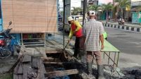 Dinas PUPR Lakukan Pembersihan Saluran Air, Limbah Jualan Kuliner Masyarakat Masih Tidak Mematuhi Aturan
