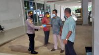 Polsek Kawasan Pelabuhan Batam Bagikan Takjil Dan Beri Himbauan Penerapan Protokol Kesehatan