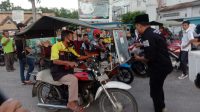 DPP KOMASI Berbagi Takjil Dan Masker, Mengajak Masyarakat Untuk Tetap Patuhi Protokol Kesehatan