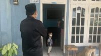 Rahma-Endang Patungan Bantu Warga
