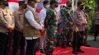 Panglima TNI dan Kapolri Tinjau Serbuan Vaksinasi di Solo