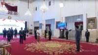 President Jokowi Confers Order of Merit on 335 Figures