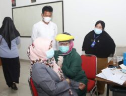 Batam Mulai Lakukan Vaksin Booster, Rudi : Penting Kita Lakukan untuk Melindungi Diri dari Covid-19