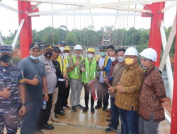 Wakil Bupati Natuna, Bersama DPR RI Resmikan Jembatan Gantung Segeram