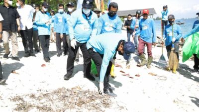 Ikut Gerakan Bersih Pantai Bersama Menteri KKP, Amsakar Sampaikan Kondisi Pesisir dan Pembangunan Batam Umumnya