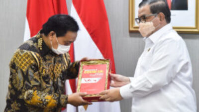 Cabinet Secretariat Launches Book Chronicling Indonesia’s Measures in Tackling Pandemic