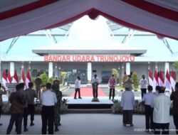 President Jokowi Inaugurates Trunojoyo Airport in E. Java