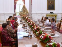 President Jokowi Welcomes OJK Board of Commissioners at Merdeka Palace