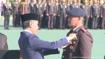 President Jokowi Confers Bhayangkara Nararya Stars to Three National Police Members