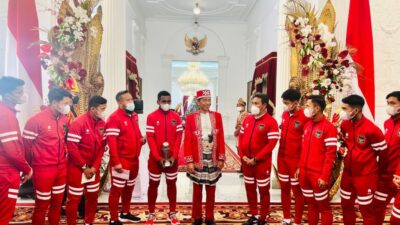President Jokowi Receives U-16 National Soccer Team
