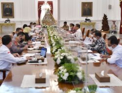 President Jokowi Chairs Cabinet Meeting on Preparations for FIFA U-20 World Cup