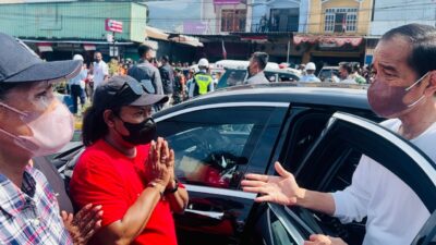 President Jokowi Meets Protesters to Resolve School Issue in Sentani