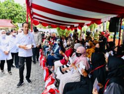 Presiden Jokowi Serahkan Bantuan Sosial di Balikpapan