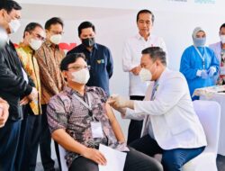 Presiden Jokowi Tinjau Penyuntikan Perdana Vaksin IndoVac
