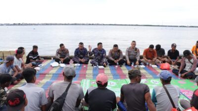 HUT ke-72 Polairud, Kapolres Meranti Salurkan Bansos dan Dengarkan Curhat Nelayan Kecil