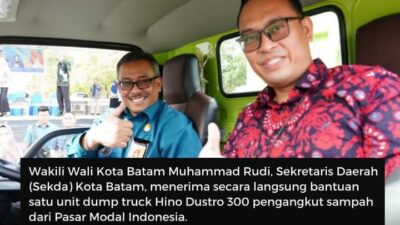 Bersama Kepala OJK Kepri, Jefridin Menjajal Dump Truck Sampah Baru Milik Pemko Batam