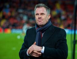 Perporma Liverpool Menurun, Carragher Enggan Salahkan FSG