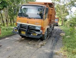 Jalan Besar Rawang Panca Arga Rusak Parah, Diduga Dampak Truck Proyek Bermuatan Material Lalu Lalang