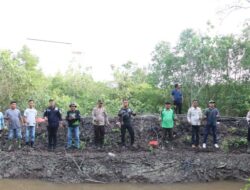 Polres Meranti dan Insan Pers Tanam Mangrove di Desa Gogok Darussalam