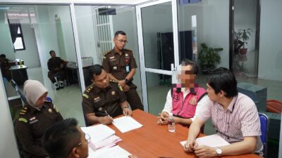 Aspidsus Kejati Kepri, Serahkan Tersangka Korupsi Tanah Merah Ke Kejari Bintan