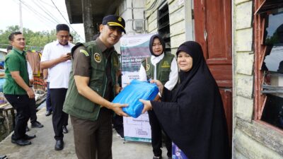 Kunjungi Masyarakat Miskin, Kejati Kepri Berikan Penyuluhan Hukum Door To Door