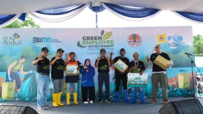 Peringati Hari Lingkungan Hidup Sedunia, PLN Batam Gelar Aksi Bersih Pantai Tanjung Uma
