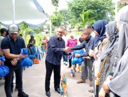 Ribuan Warga Batam Berkumpul untuk Menerima Bantuan Sembako Bersubsidi Tahap II