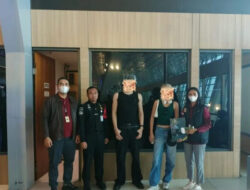 Imigrasi Surabaya Deportasi Dua WNA Pelanggar Keimigrasian asal Rusia dan Tunisi