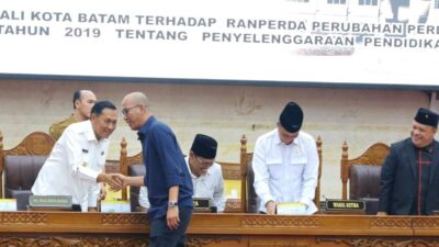 Rapat Paripurna DPRD Kota Batam, Pemko Setujui Ranperda Tentang Penyelenggaraan Pendidikan Dasar