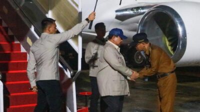 Presiden Prabowo Tiba Di Bandara El Tari Kupang Dalam Kondisi Hujan