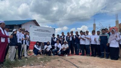 PLN Batam Bersinergi dengan BUMN dan Universitas Jenderal Soedirman Bangun Sistem RO dan PLTS untuk Pondok Pesantren Darussalam Al-Gontory