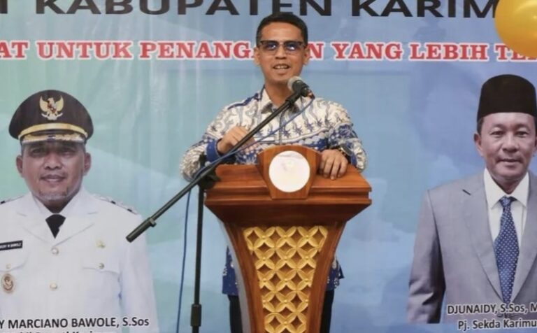 Bupati Karimun memberikan sambutan Launching di Puskesmas Meral