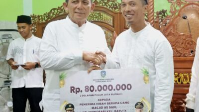 Gubernur Ansar Lakukan Safari Ramadan di Masjid As-Sahl Tanjungpinang, Serahkan Bantuan Hibah dan Santunan Baznas