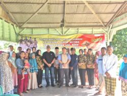 Kejari Natuna Bagikan Kurban Kepelosok Desa