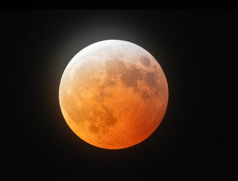 Blood Moon Hiasi Langit Indonesia 7-8 September 2025, BMKG Pastikan Aman dari Mitos Gempa