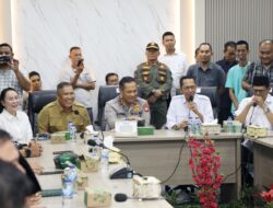 Wali Kota Batam Amsakar Achmad Terima Audiensi Mahasiswa BEM SI Kepri di DPRD Batam
