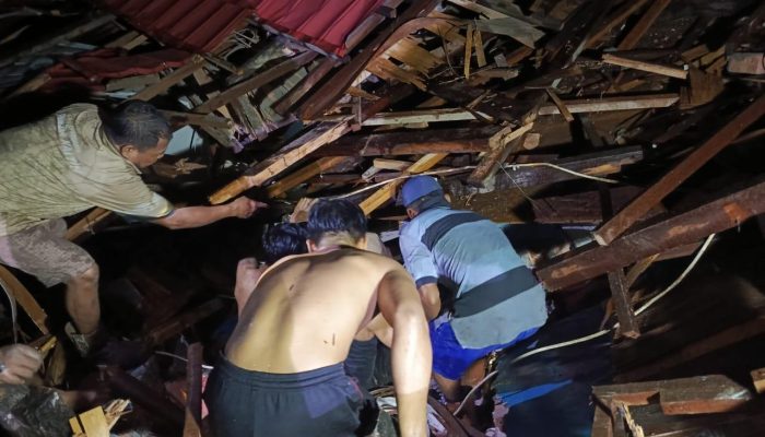 Berita Terkini: Rumah Warga Muara Rapak Balikpapan Roboh Ditiup Angin, 2 Orang Tewas