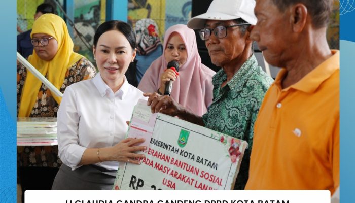 Li Claudia Candra Gandeng DPRD Kota Batam Serahkan Bantuan Sosial Bagi Lansia