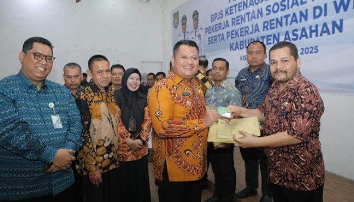 4.900 Pekerja Rentan di Asahan Terima Kartu BPJS Ketenagakerjaan dari Wakil Bupati Rianto