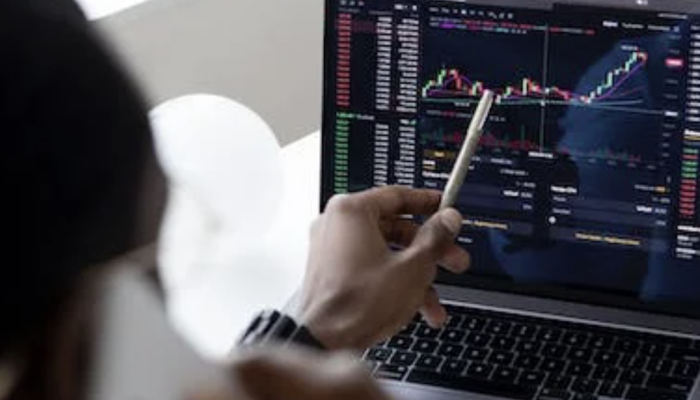 Rencana Besar di Balik Kenaikan 6.500% Saham Happy Hapsoro CBRE
