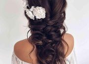 15 Gaya Rambut Bridesmaid yang Anggun dan Elegan